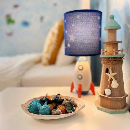 Cozy Fairytal Garden Apartment, Family Friendly, Free Parking, 15 Min To Airport Αθήνα Εξωτερικό φωτογραφία