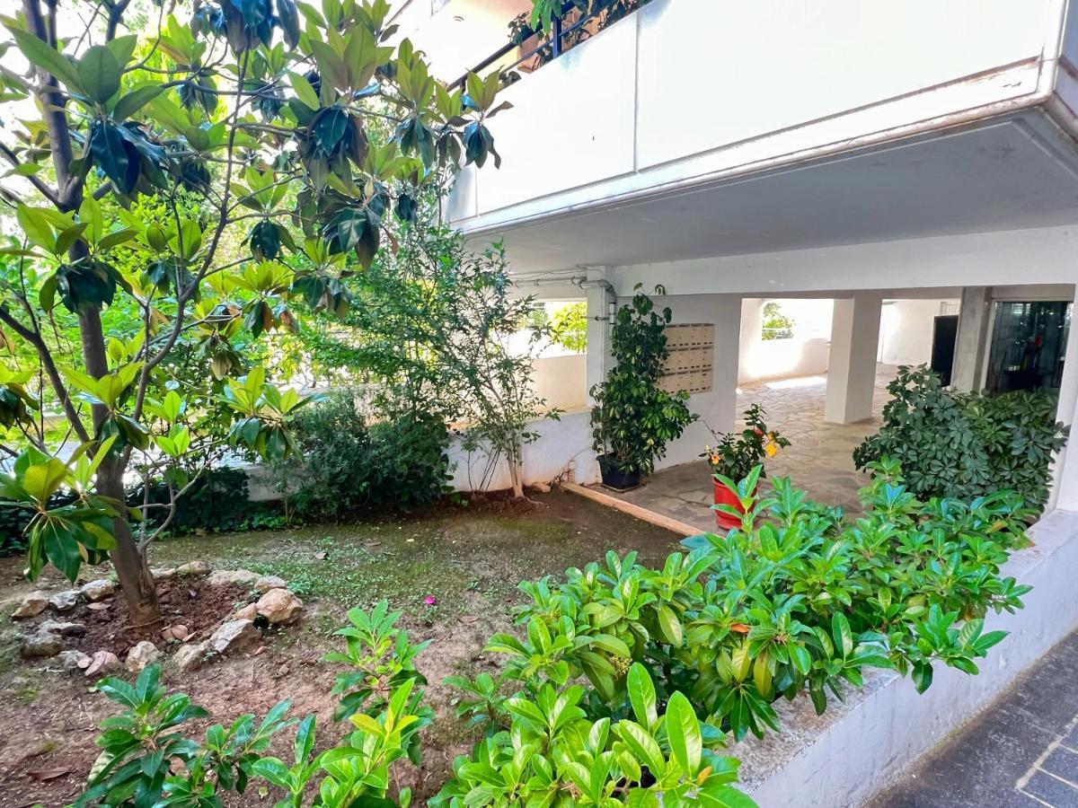 Cozy Fairytal Garden Apartment, Family Friendly, Free Parking, 15 Min To Airport Αθήνα Εξωτερικό φωτογραφία