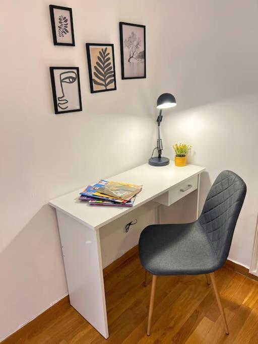 Cozy Fairytal Garden Apartment, Family Friendly, Free Parking, 15 Min To Airport Αθήνα Εξωτερικό φωτογραφία