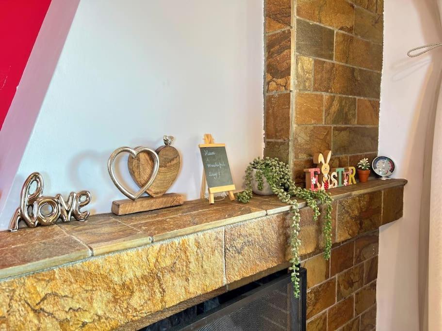 Cozy Fairytal Garden Apartment, Family Friendly, Free Parking, 15 Min To Airport Αθήνα Εξωτερικό φωτογραφία