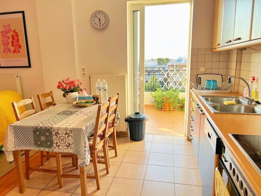 Cozy Fairytal Garden Apartment, Family Friendly, Free Parking, 15 Min To Airport Αθήνα Εξωτερικό φωτογραφία